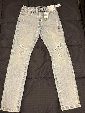Light Wash Distressed Skinny Jeans - Size 28x32